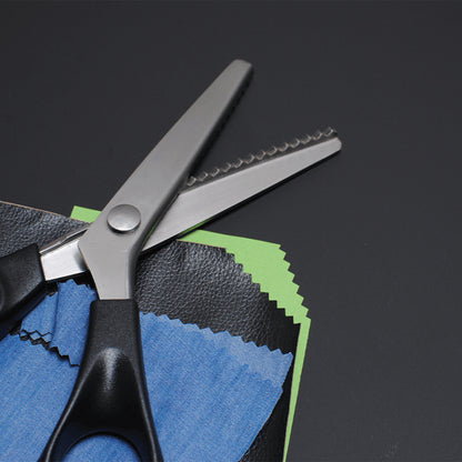 Serrated Pinking Scissors – Clean Decorative Cuts for Fabric & DIY